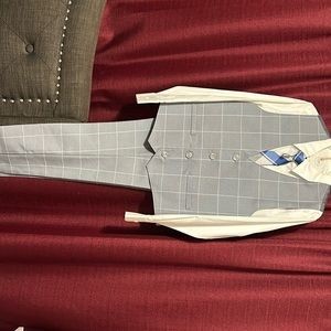 Traje para niño talla 7 color gris